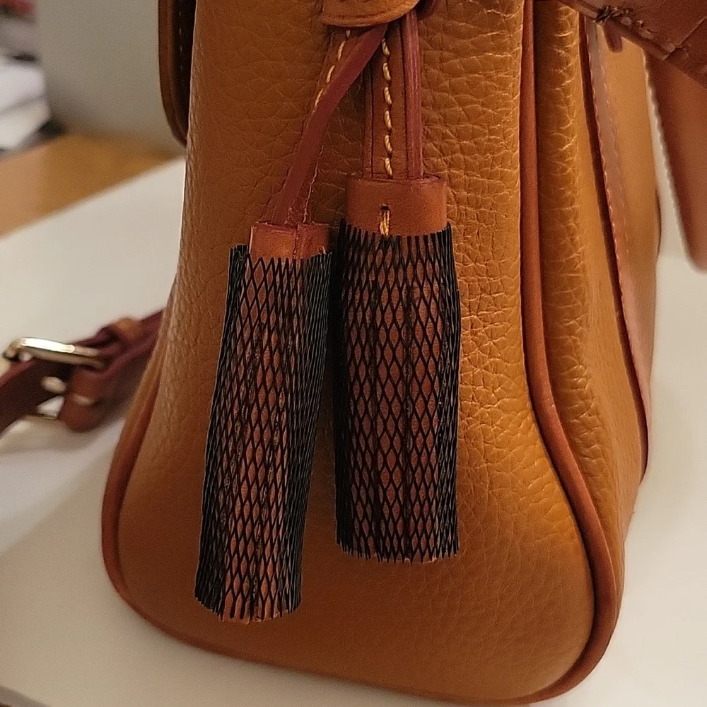 Dooney and Bourke Pepple grain leather Crossbody bag 11×9×4 - Picture 3 of 8